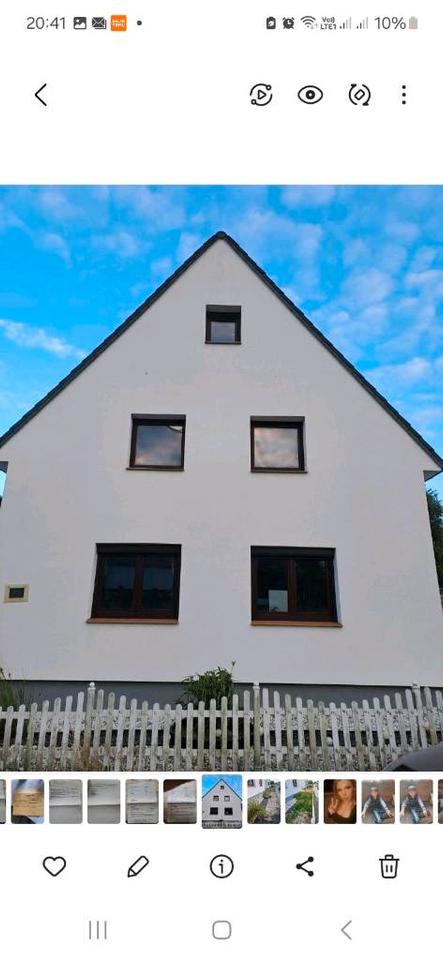 Thumbnail-freistehendes Einfamilienhaus. Makler stellt es neu ein