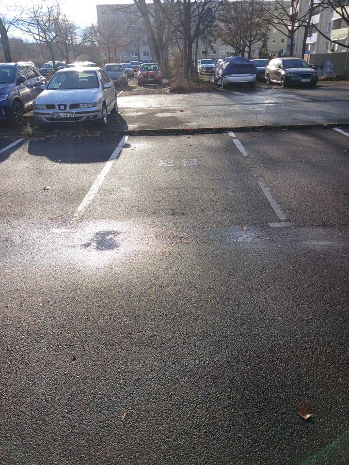 Thumbnail-Parkplatz Halle Neustadt Lise-Meitner-Straße Ecke Hallorenstraße