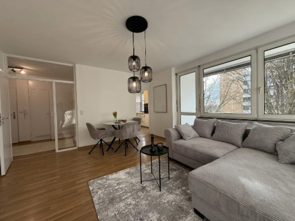 Thumbnail-Schöne, hochwertig sanierte 3-Zimmer-Wohnung mit Balkon in Frankfurt – voll möbliert