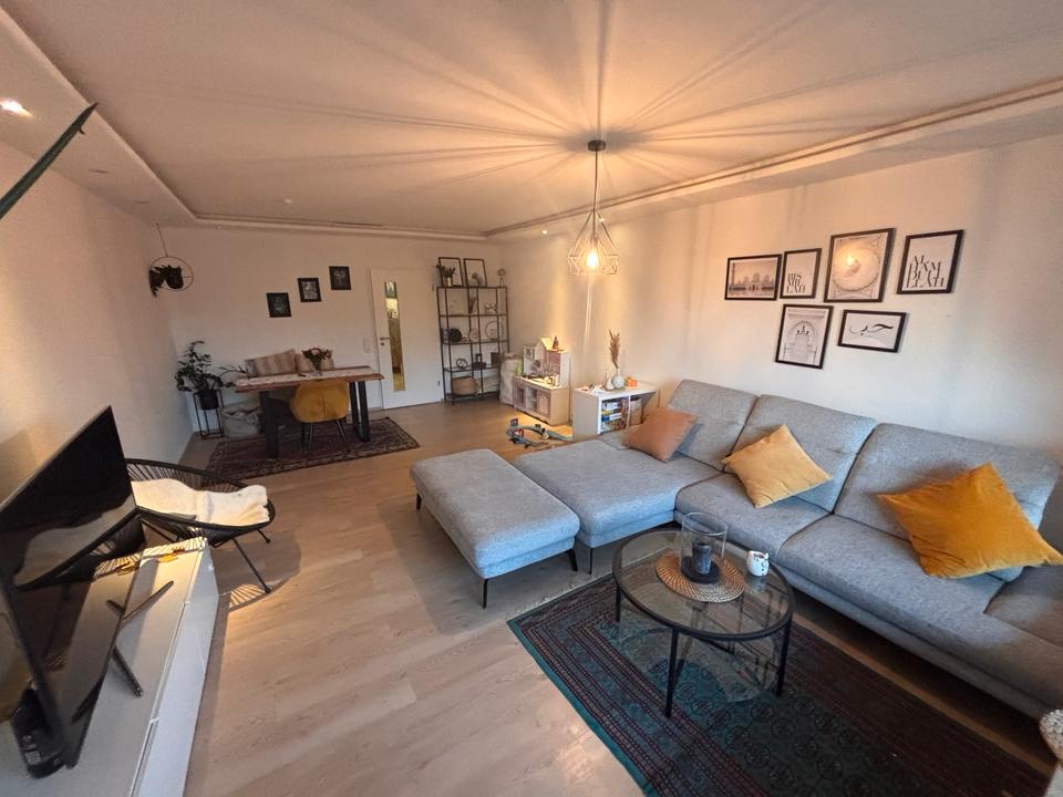 Thumbnail-Helle 4-Zimmer-Wohnung mit Balkon und Einbauküche