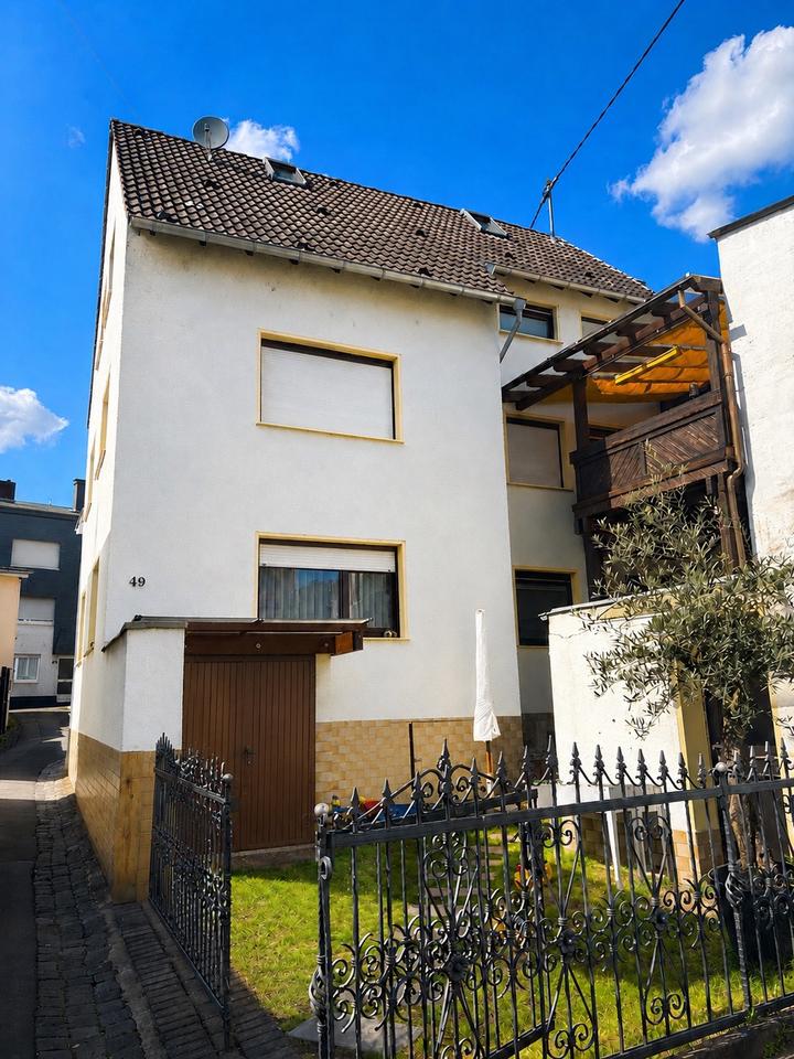 Thumbnail-EINFAMILIENHAUS ODER DREI WOHNUNGEN