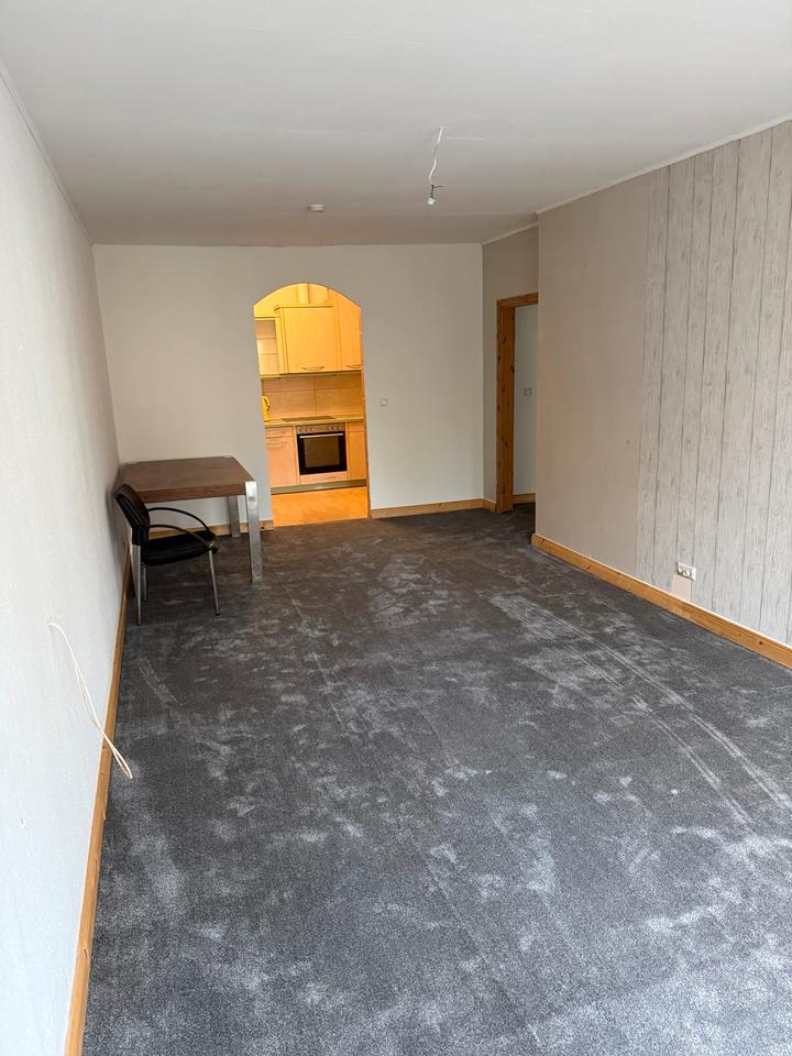 Thumbnail-Renovierte 2-Zimmer-Wohnung mit Wintergarten & Grünfläche