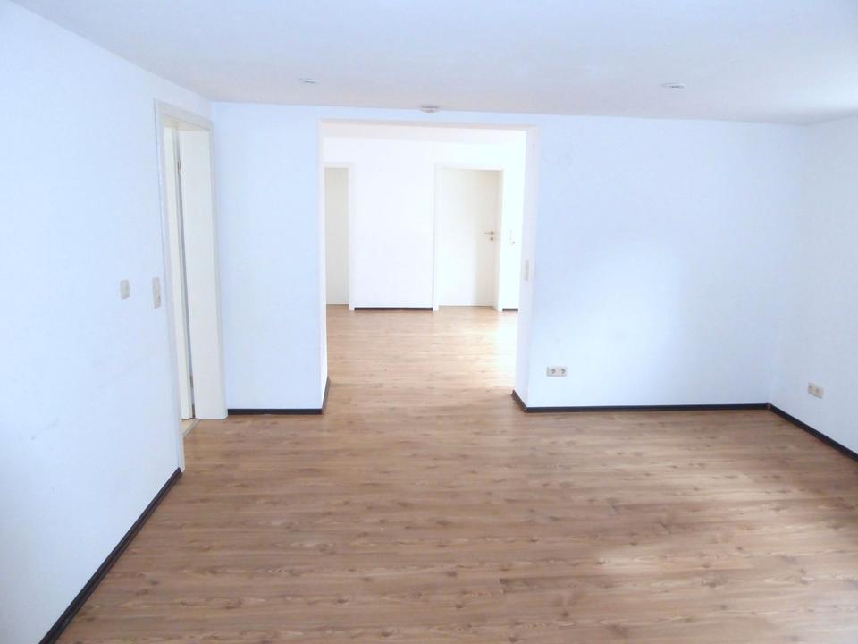 Thumbnail-Schöne Parterre-Wohnung mit 3,5 Zimmern frei