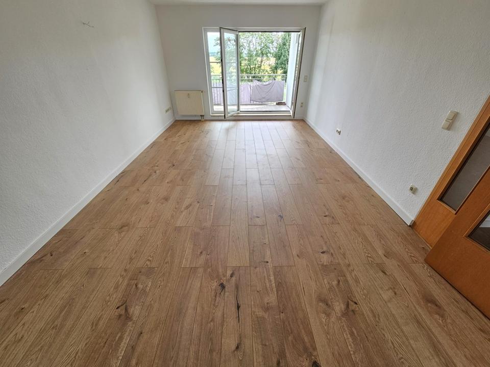 Thumbnail-Moderne 3- Zimmerwohnung in idyllischer Lage inkl Balkon + Bad mit Badewanne + Laminat + Stellplatz