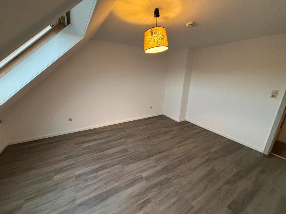 Thumbnail-Gemütliche 2 Zimmer Küche Bad Dachgeschosswohnung in Allendorf