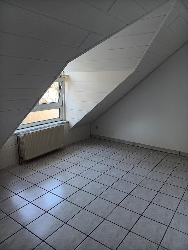 Thumbnail-Schöne Dachgeschosswohnung in Schwalbach inkl. Küche zu vermieten