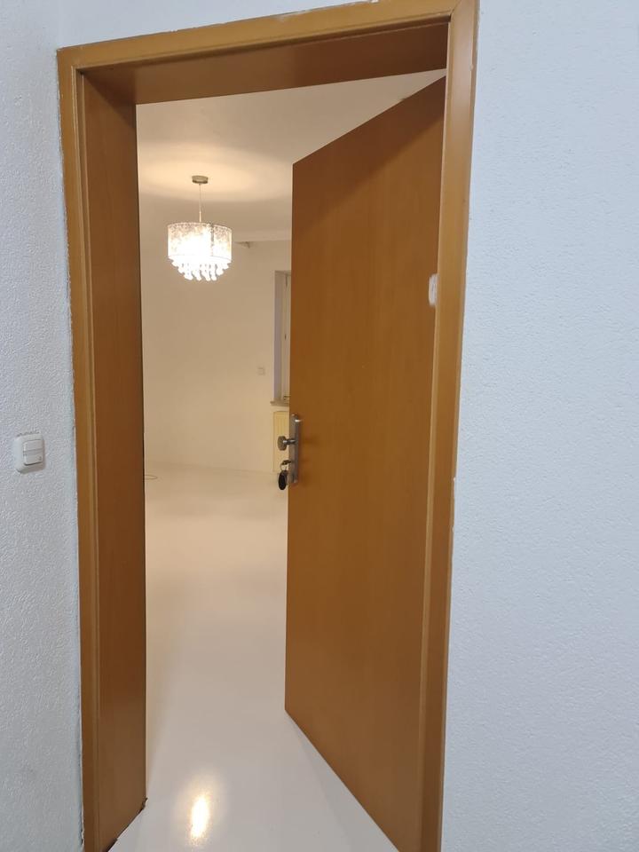Thumbnail-Frisch renovierte schöne Helle 2 Zimmer-Wohnung mit Balkon