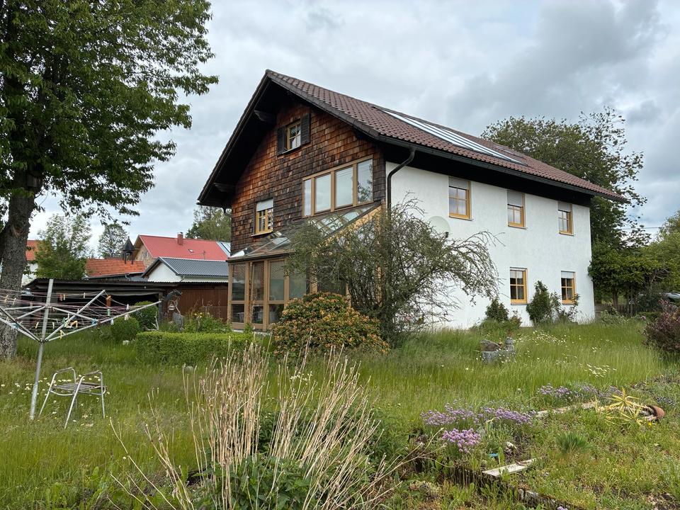 Thumbnail-Gepflegtes Einfamilienhaus mit großem Grundstück , provisionsfrei
