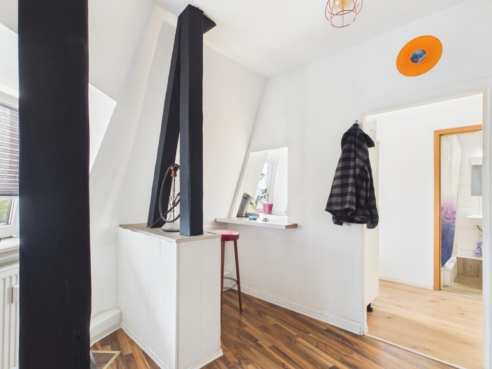 Thumbnail-1,5-Zimmer-Wohnung mit Altbauflair in zentraler Lage von Lübeck, ideal für Singles