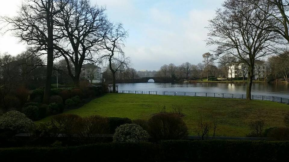 Thumbnail-Kernsaniert: EIN-Zimmer-Whg 2400 qm Garten SW mit Blick auf den Feenteich