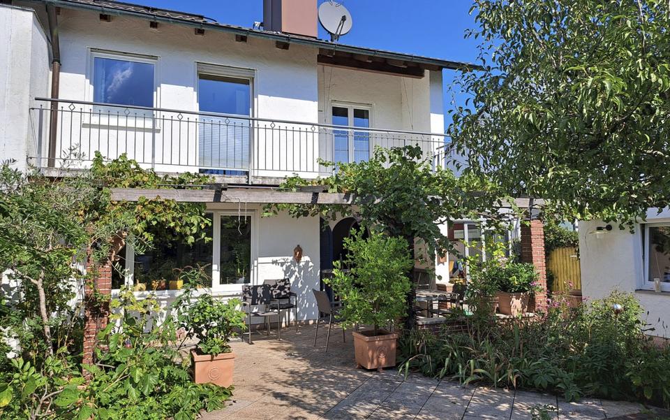 Thumbnail-Charmante Doppelhaushälfte mit Wintergarten und großem Garten