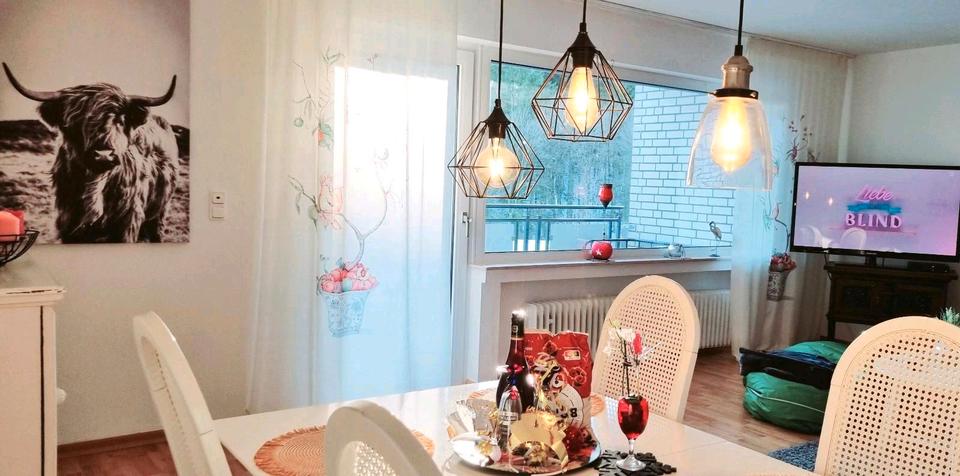 Thumbnail-Helle Zwei Zimmer Wohnung mit Balkon, voll möbliert.