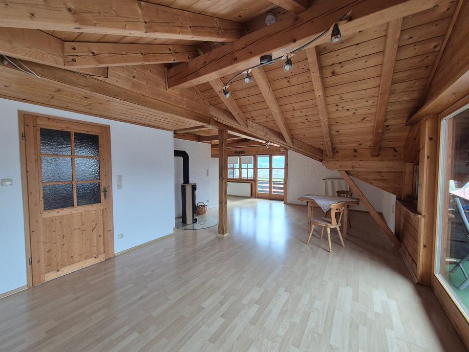 Thumbnail-Helle 3-Zimmer-DG-Wohnung mit Panorama-Aussicht und 2 Balkonen