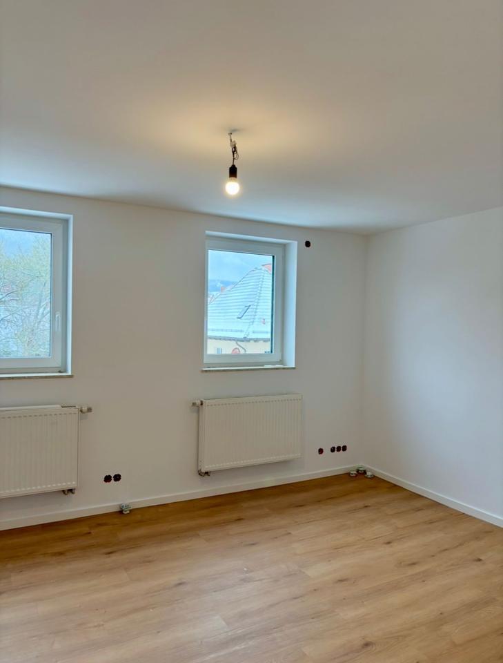 Thumbnail-Kernsanierte 3-Zimmer-Dachgeschosswohnung (65 m²) – Erstbezug