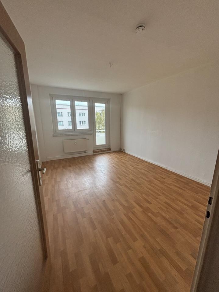 Thumbnail-3-RW Etage 4 von 5 Küche und Bad mit Fenster Kautionsfrei