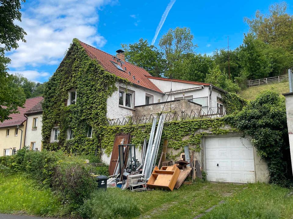 Thumbnail-Wohnhaus mit Garage, Sonnenterrasse, Berggarten und Gewölbekeller