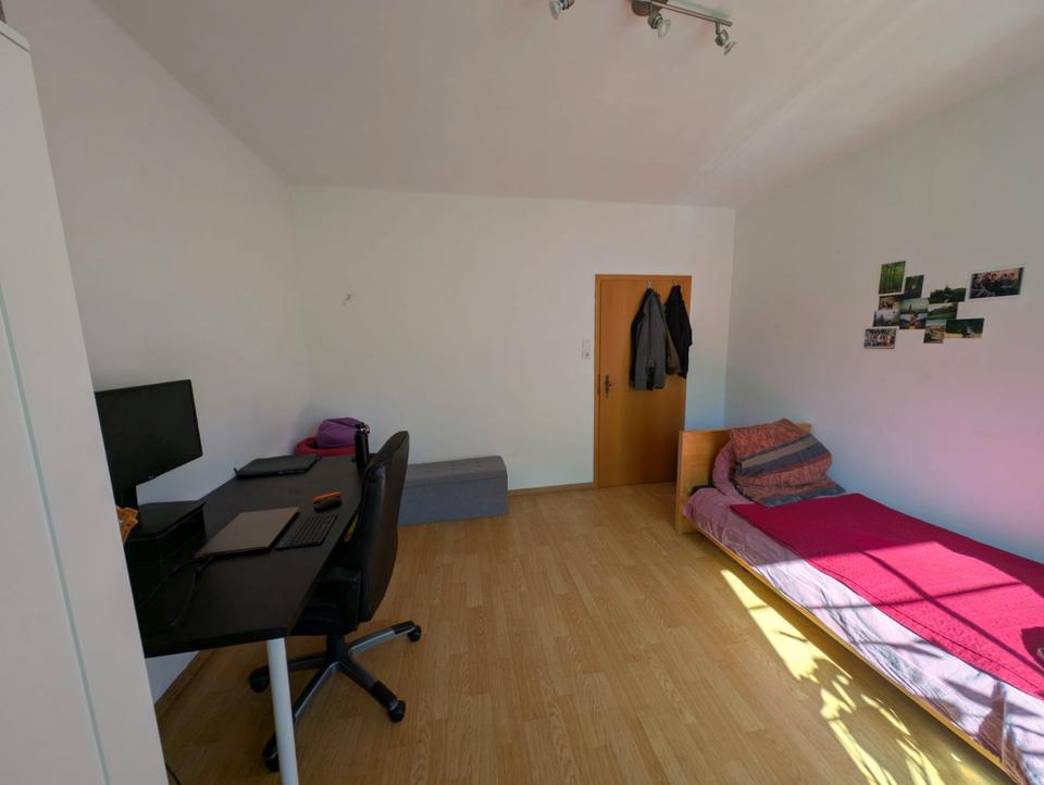 Thumbnail-Zentrales WG-Zimmer, zwei Bäder, mit kleinem Garten