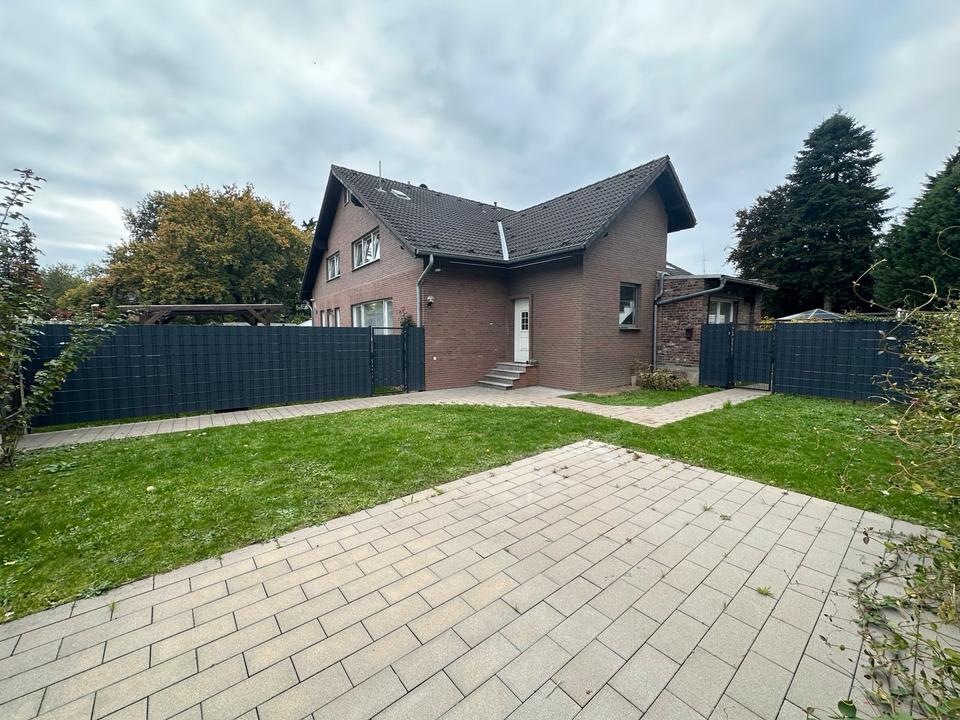 Thumbnail-4,5 Zimmer-Wohnung in Neuss-Derikum mit Gartenbereich (ca. 200qm)