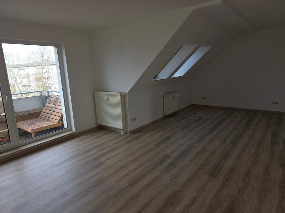 Thumbnail-2 Raumwohnung mit Balkon und Badewanne