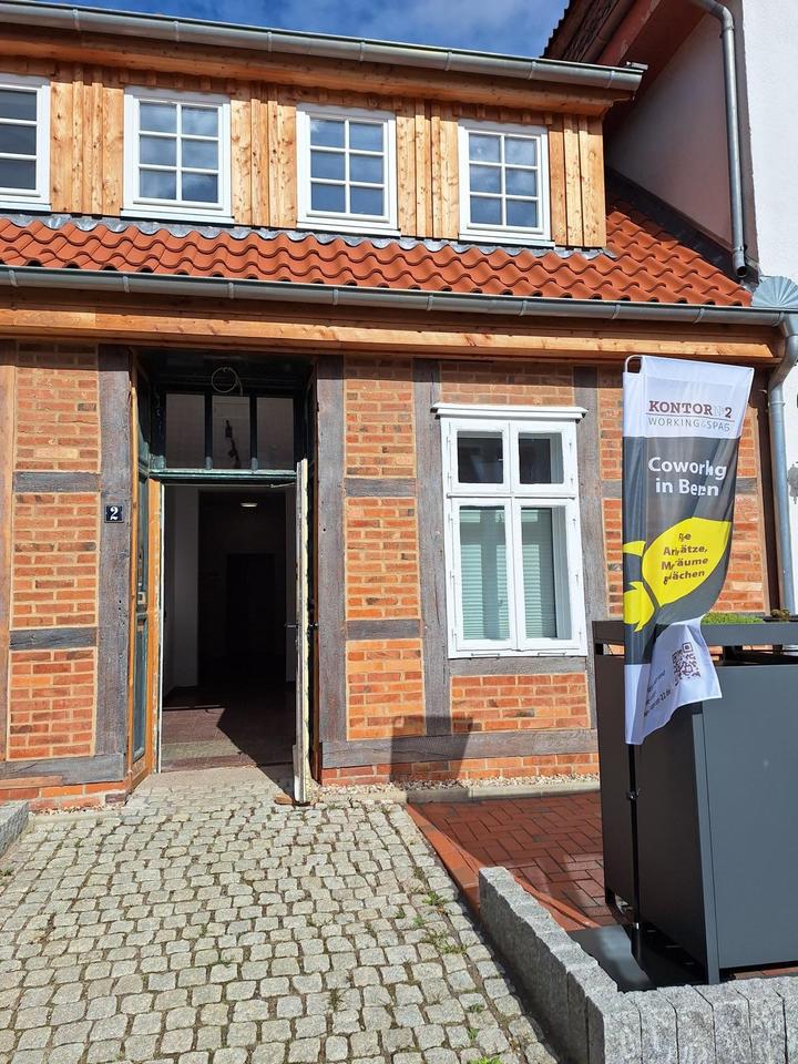 Thumbnail-Feste Büroräume und flexible Schreibtische im Coworking Space