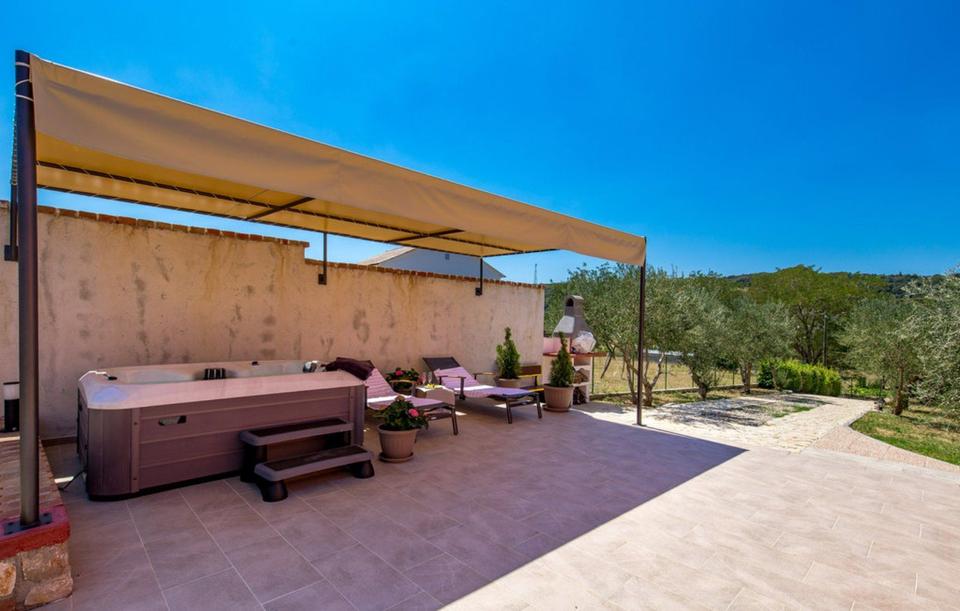 Thumbnail-Ferienhaus mit Whirlpool und Olivengarten Insel Rab