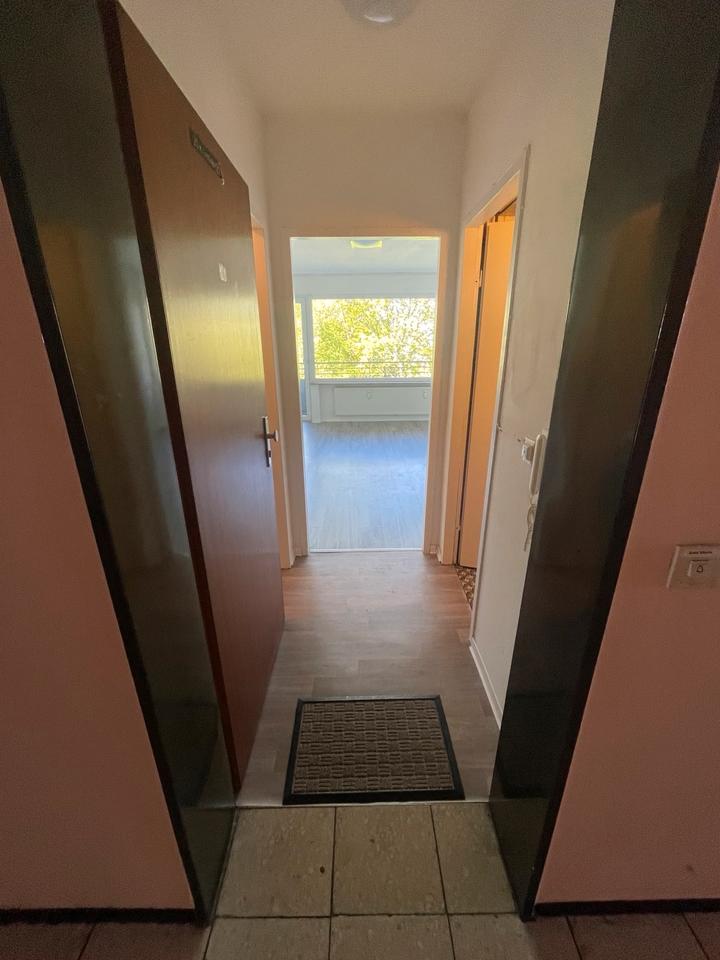 Thumbnail-1 Zimmer Wohnung mit Balkon,Stellplatz& Schwimmbad in guter Lage