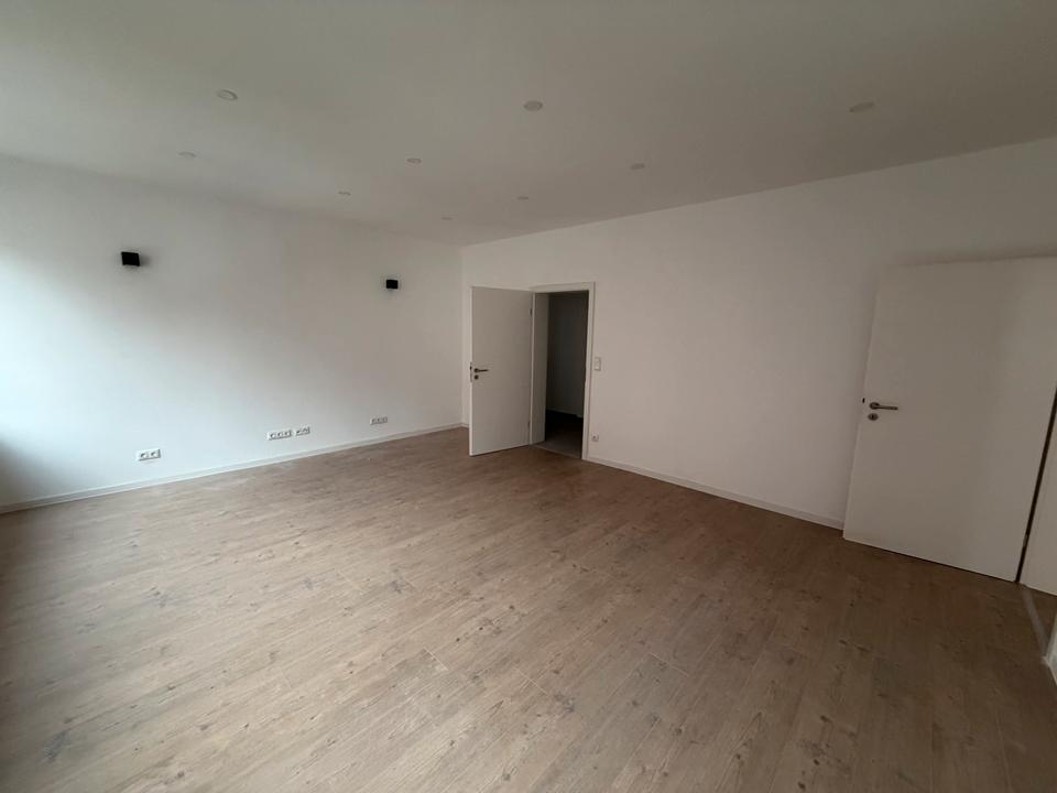Thumbnail-Renovierte 3.5 Zimmerwohnung 95 m² KasselNähe Uni zu vermieten