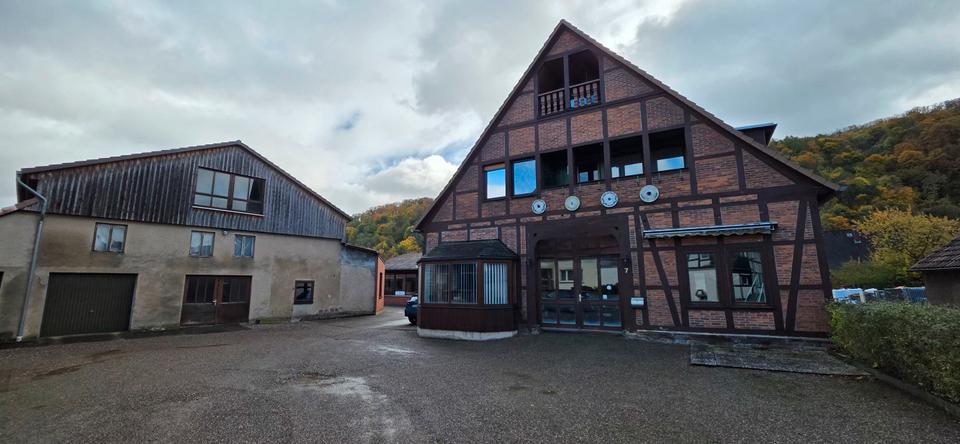 Thumbnail-Wohnhaus mit Werkstatt und Nebengebäuden