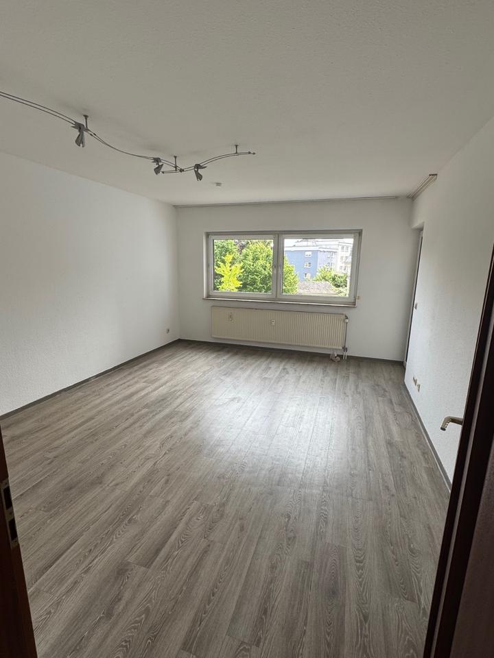 Thumbnail-Gepflegte 3-Zimmer-Wohnung mit Balkon und Einbauküche in Gießen