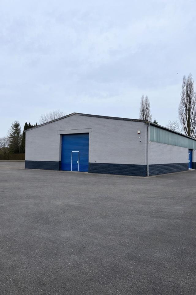 Thumbnail-Halle mit Büro u. Gewerbefläche zur Miete in Wilhemshaven