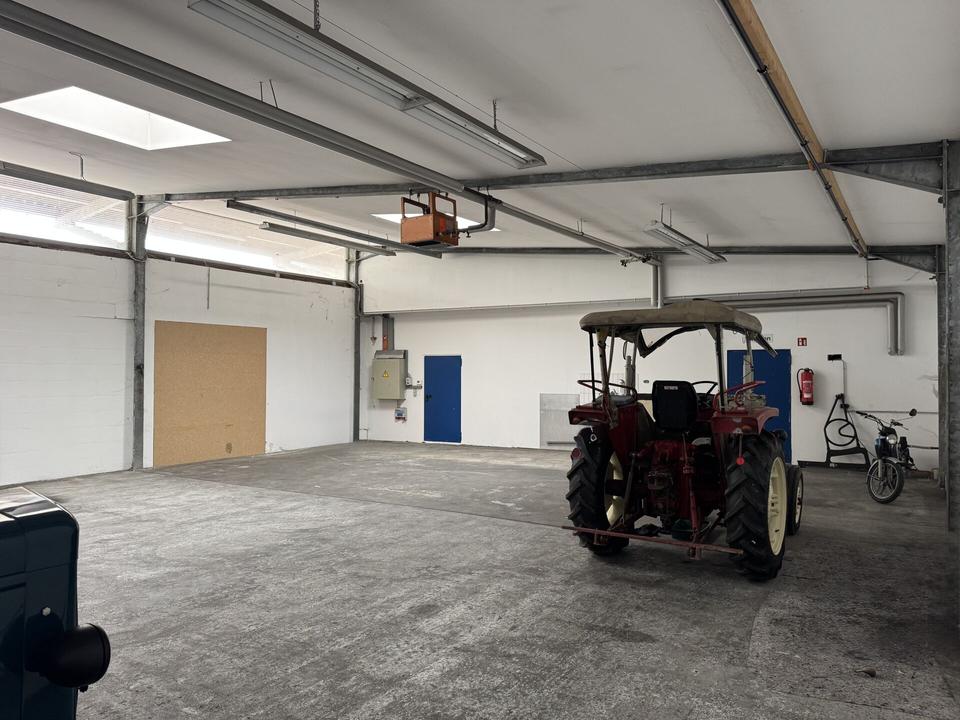 Thumbnail-Vielseitig nutzbare Gewerbehalle mit ca. 290 m², Rolltor und Büro