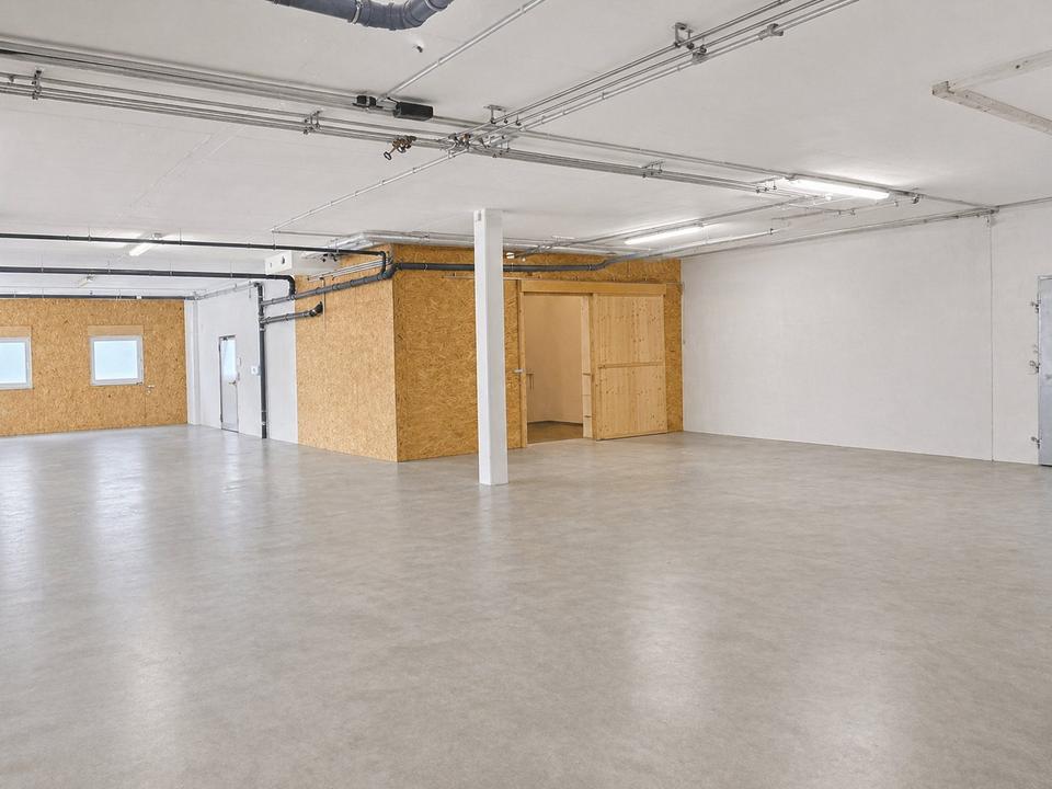 Thumbnail-Lagerfläche mit Laderampe in Friedrichshafen – ca. 338 m²