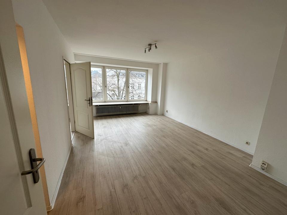 Thumbnail-AC-Oppenhoffallee 2- Zi, Konische mit EBK, Aufzug und Gartenmitbe