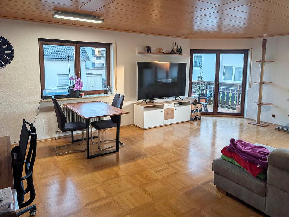 Thumbnail-2 12-Zimmer-Wohnung + 2 Balkone, Hobbyraum + Garage in Waldbronn