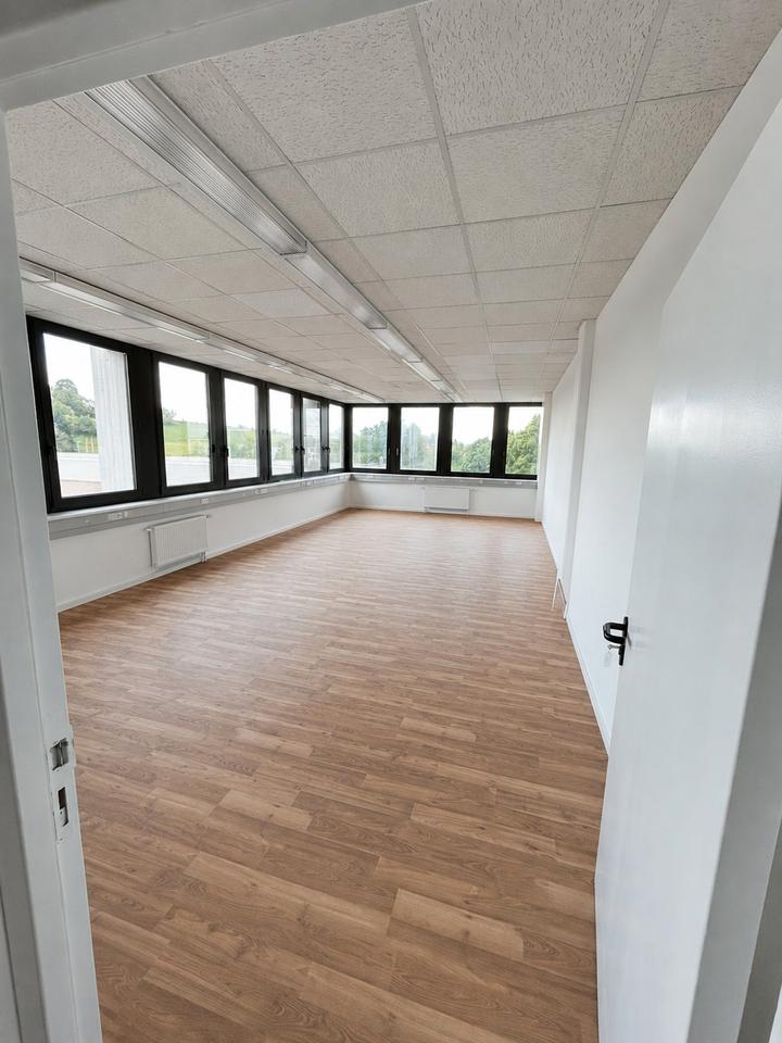 Thumbnail-Heller Gewerberaum Büro in 2. Etage zu vermieten