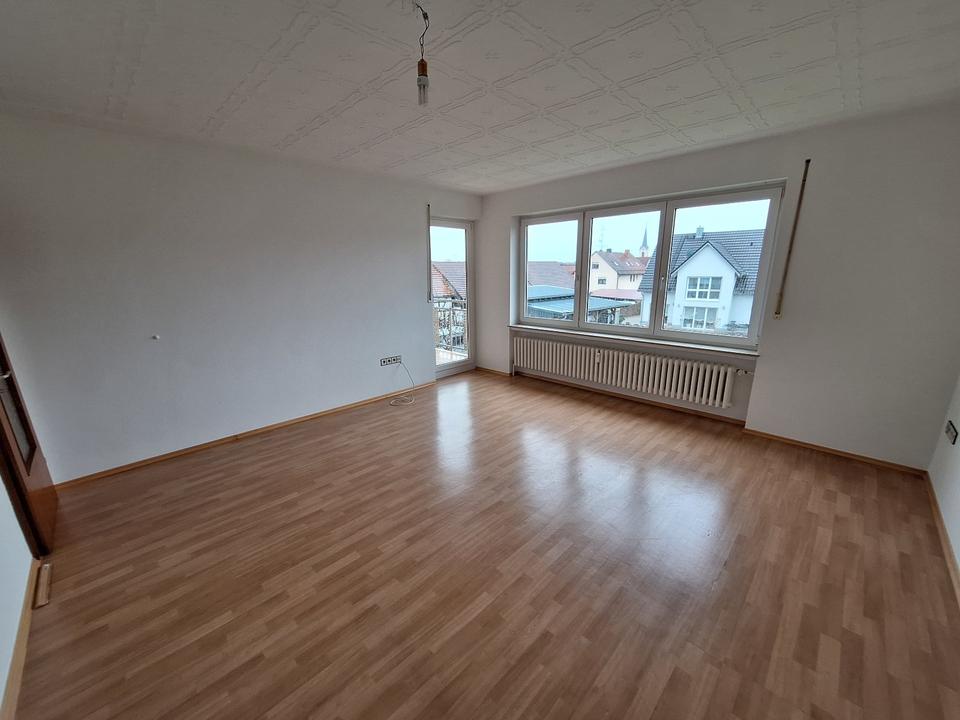 Thumbnail-Helle 5-Zimmer-Wohnung mit Balkon in Hesselbach