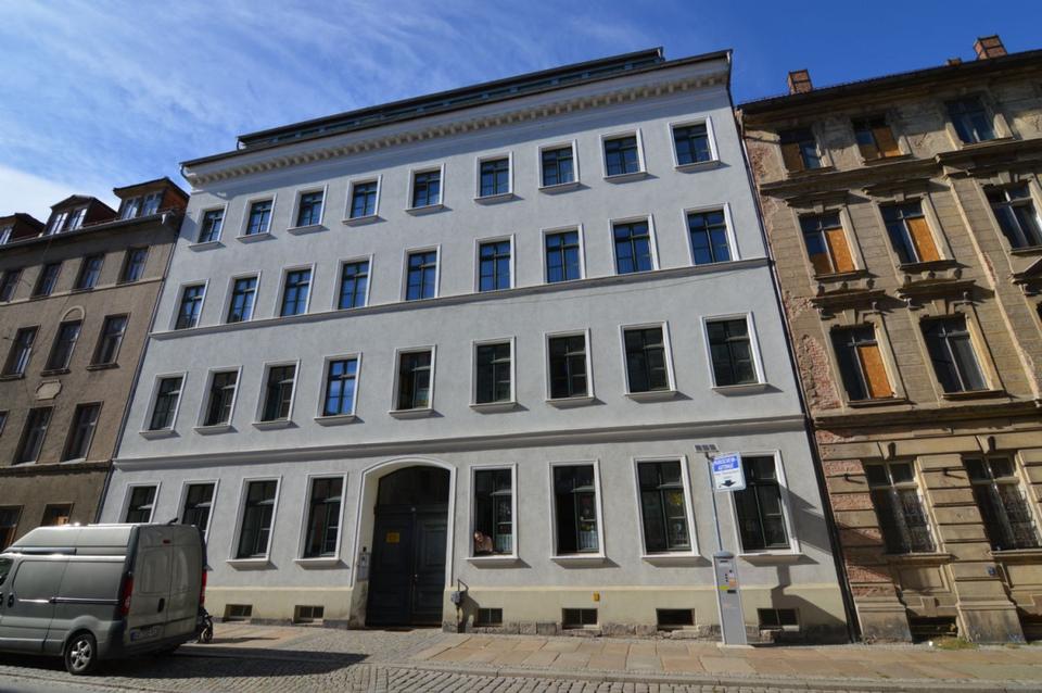 Thumbnail-Modern renovierte 3-Raumwohnung in zentraler Innenstadtlage mit schönem Balkon & Gemeinschaftsterrasse!