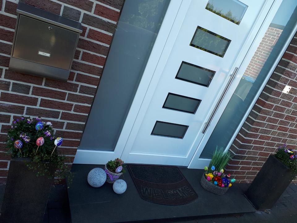 Thumbnail-Eine Wohnung mit 2 Etagen und einem Garten