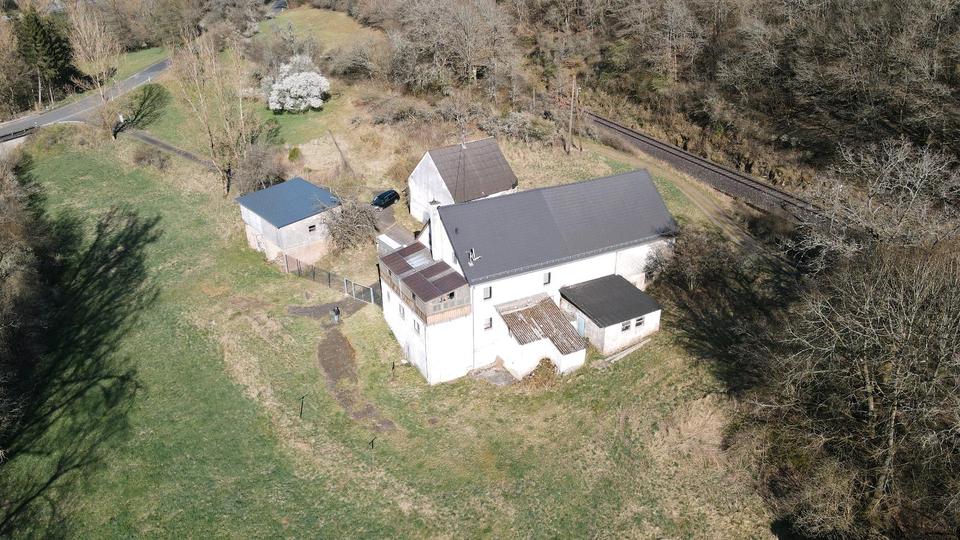Thumbnail-freistehendes Landhaus mit großem Grundstück zu verkaufen