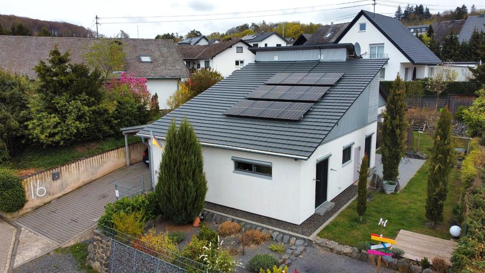 Thumbnail-Gepflegtes Einfamilienhaus mit Einliegerwohnung in Nörtershausen