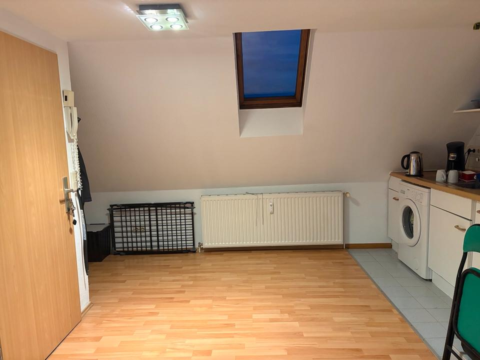 Thumbnail-1-Zimmer-Dachgeschosswohnung zu vermieten