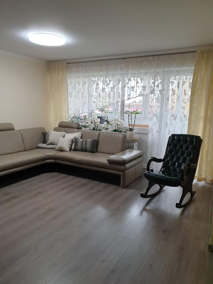 Thumbnail-Sanierte 3 Zimmer Wohnung mit Loggia in Königsbrunn teilmöbliert