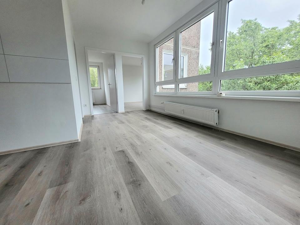 Thumbnail-Aussicht über Freisenbruch! Helle 4-Zimmer-Wohnung mit Balkon!
