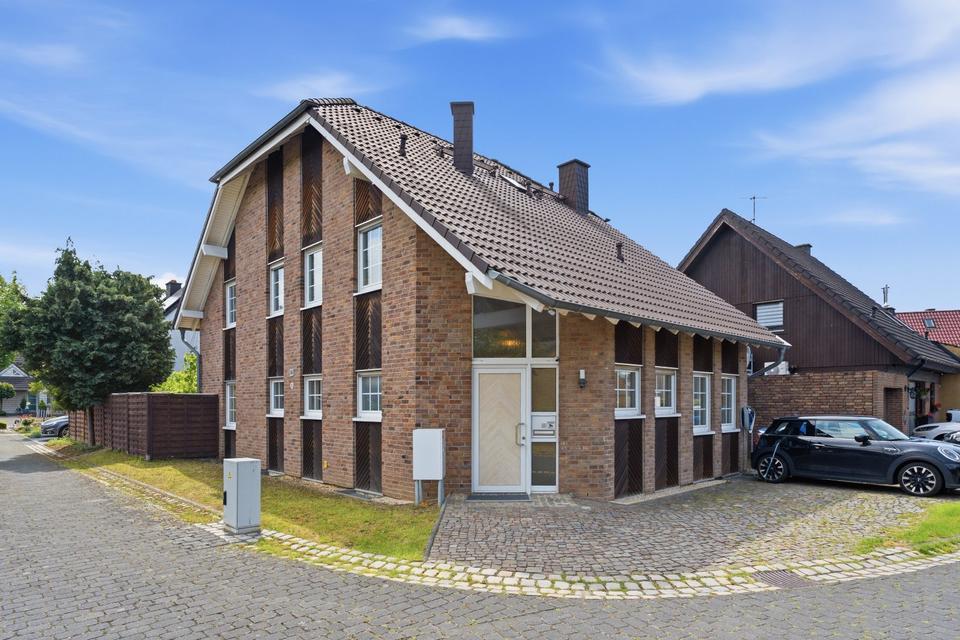 Thumbnail-Freistehendes Einfamilienhaus mit Kamin und Garage in BM-Thorr!