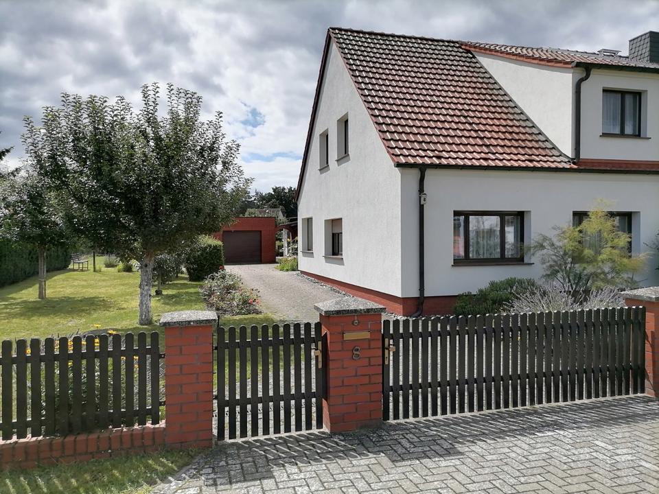 Thumbnail-Haus mit Doppelgarage und schönem Garten