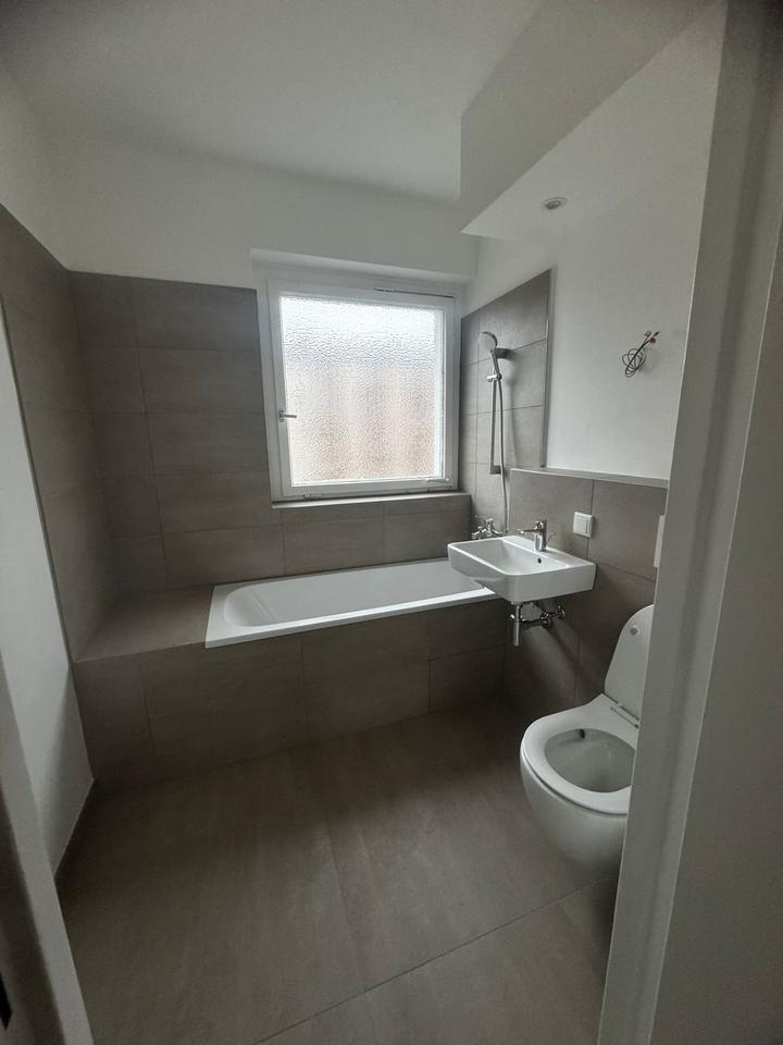 Thumbnail-*FRISCH RENOVIERT + SOFORT VERFÜGBAR* 2-Raum Wohnung im 3. Obergeschoss