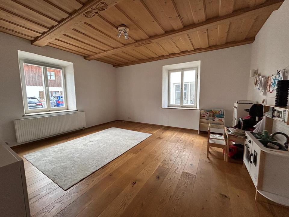 Thumbnail-Helle 3-Zimmer-Wohnung mit traumhafter Holzbalkendecke und Parkettboden im Herzen Miesbachs