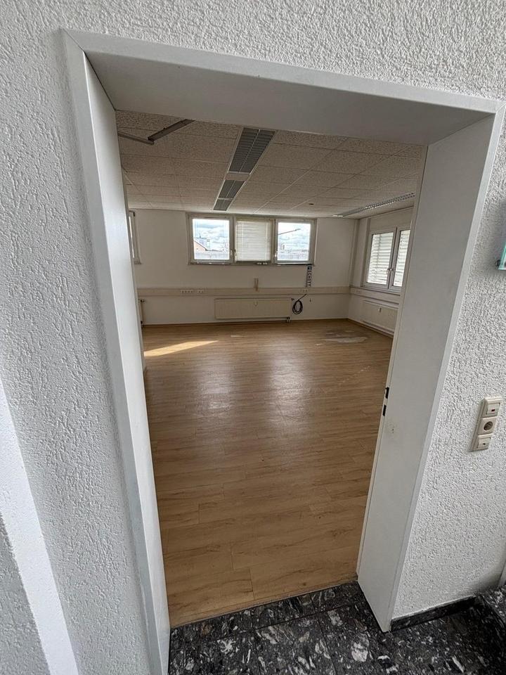 Thumbnail-87qm Büro mit 2,5 Räumen im Industriegebiet in Magstadt