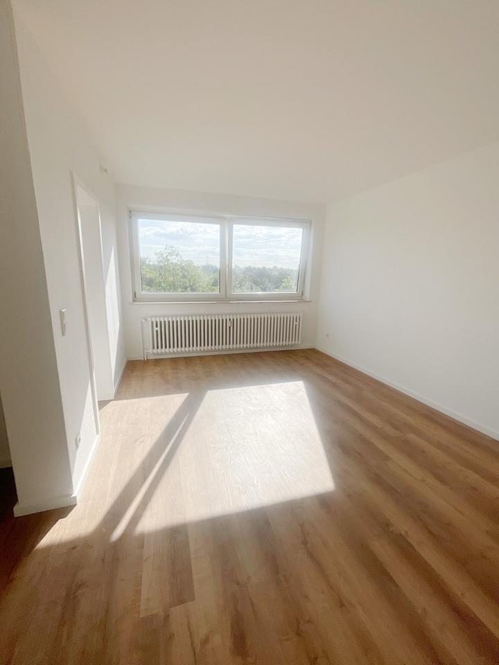 Thumbnail-Modernisierte 4-Zimmer-Wohnung mit Aufzug und Sonnenbalkon in Blankenhagen