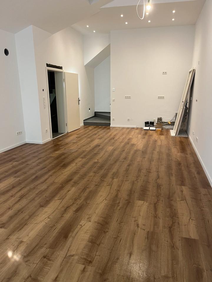 Thumbnail-Wohnung mit ca. 200qm Garten und Garage